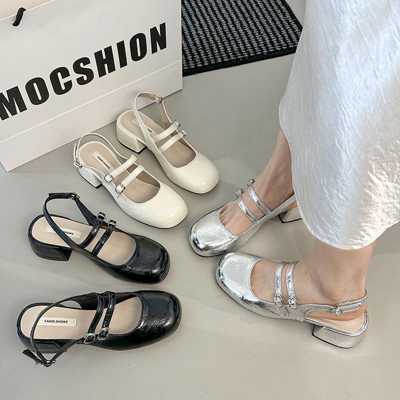 Square head single shoes women's spring 2025 new French evening breeze flat bottom shallow mouth with skirt Mary Jane small leather shoes