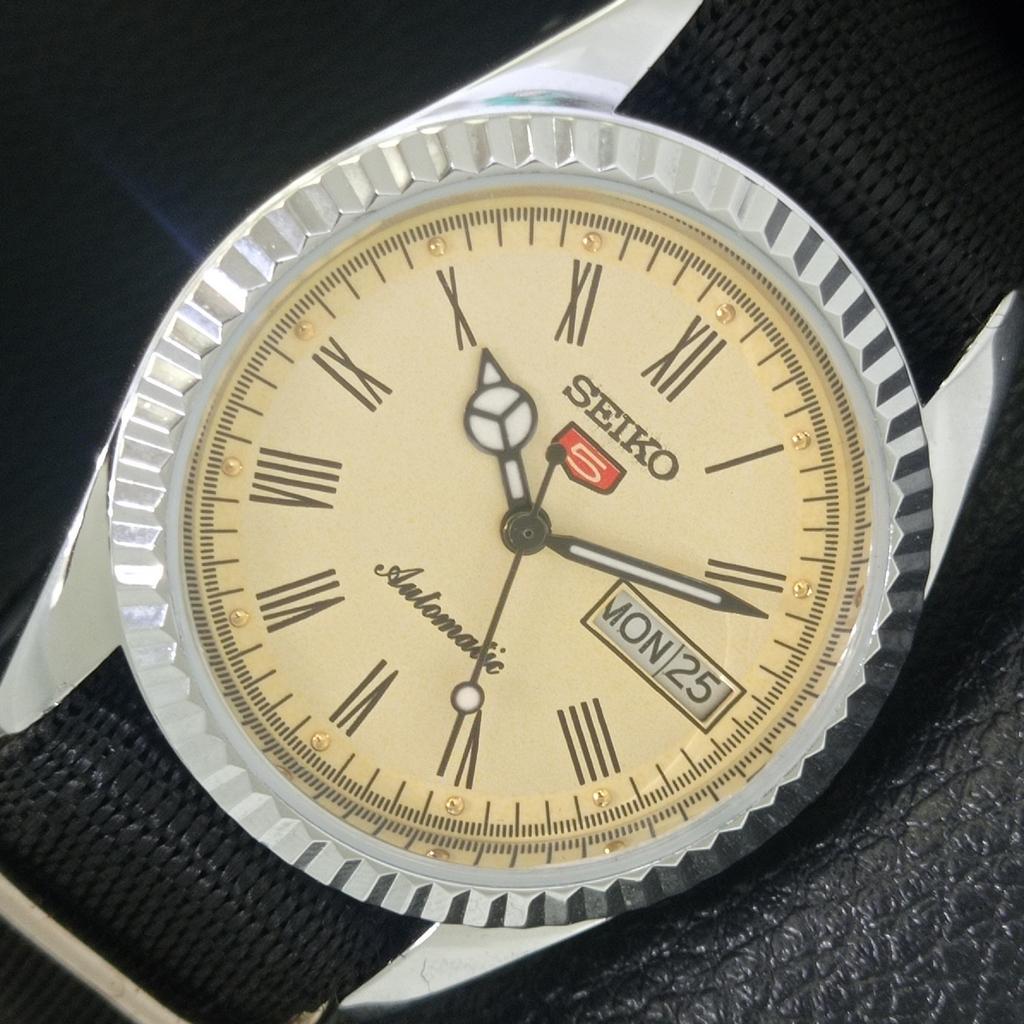 

REFURBISHED VINTAGE SEIKO 5 AUTOMATIC JAPAN ROMAN FIGURE MENS WATCH a442062-1