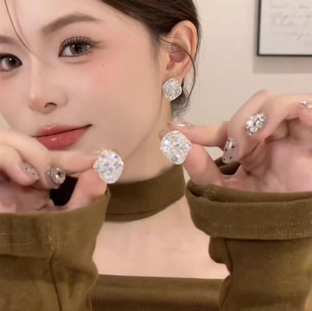 Sugar Cube Zircon Women's New Trendy Niche Temperament Earrings Fashionable and Simple Earrings