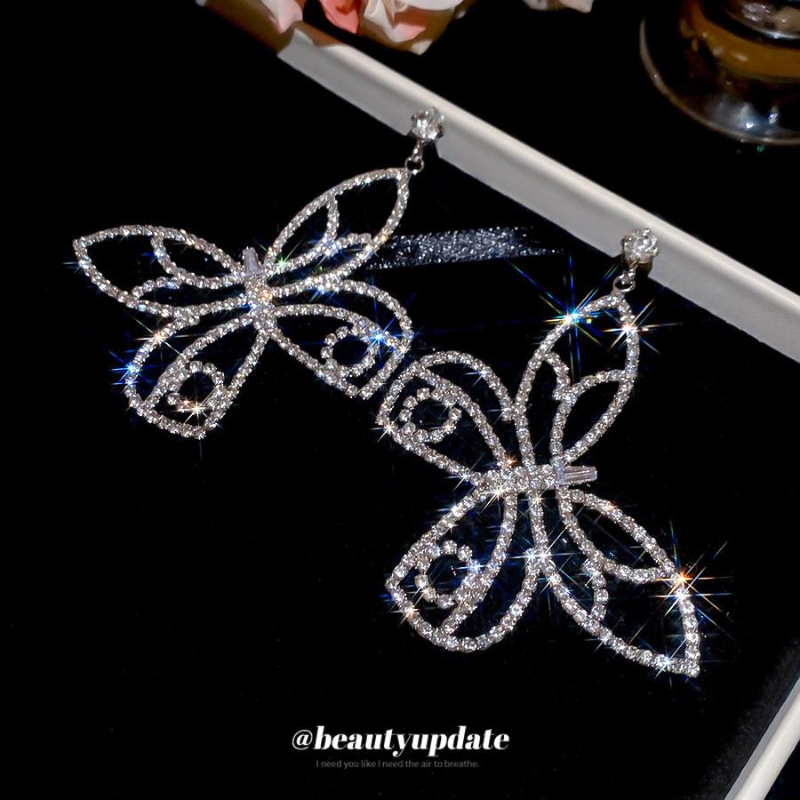 Luxury Silver Rhinestone Butterfly Stud Earrings - Elegant and Exquisite Fashion for Women