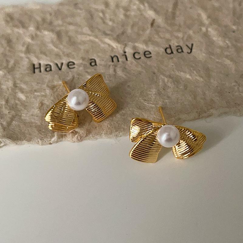 

Серьги-гвоздики с бантом и жемчугом в стиле ретро, женские, легкие, роскошные, элегантные, нежные, индивидуальные серьги