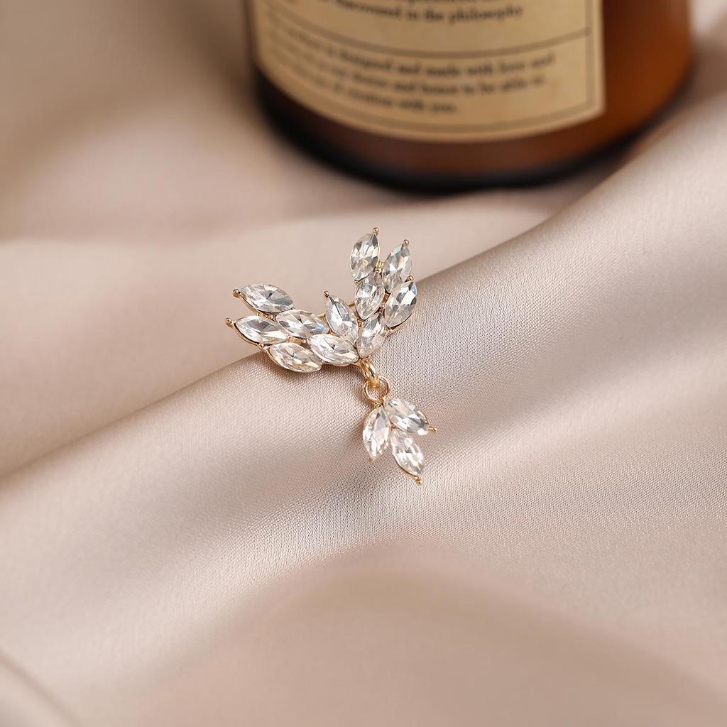 Elegante Schmetterlingsbrosche mit Perle – Damen-Modeschmuck-Anstecknadel von hoher Qualität