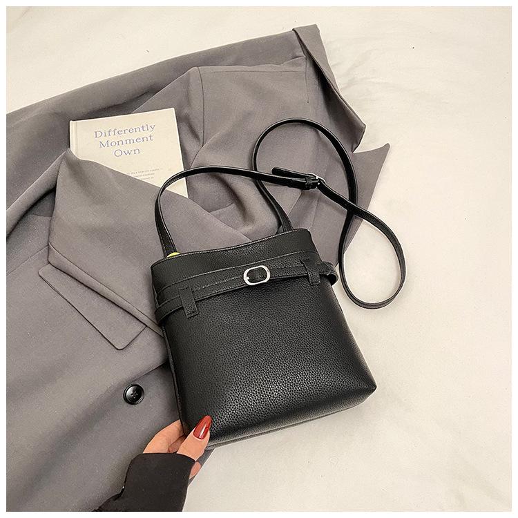 Versatile commuter lychee pattern bucket bag women's spring summer new commuter shoulder messenger mobile phone bag tide