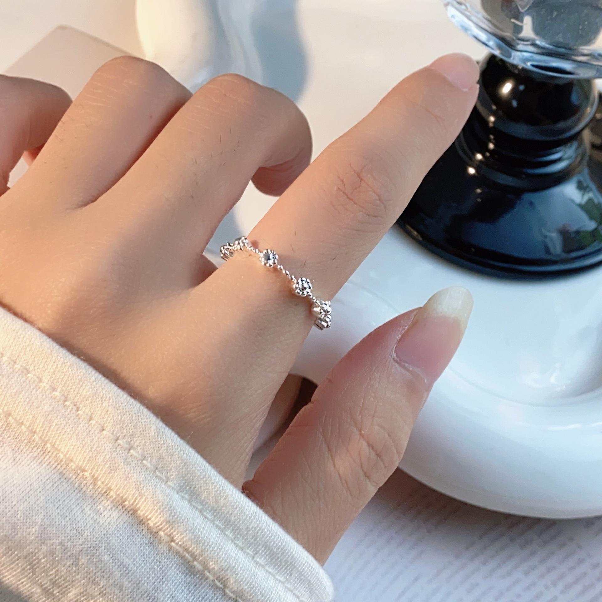 Милое полое регулируемое цветочное кольцо - Элегантное, нежное, штабелируемое для женщин