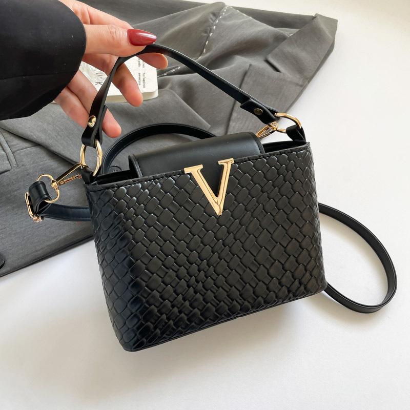 осень 2025 новая наплечная сумка ретро персонализированная сумка-мессенджер модная женская сумка сумочка маленькая сумка