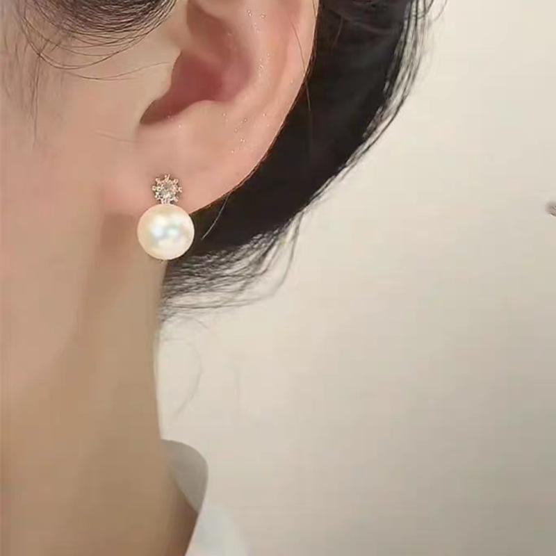 2024 Exquisite High-End French Zircon Pearl Earrings: Versatile Autumn/Winter Style for Women.