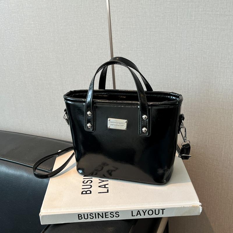 High-end Small Bag Women's 2025 New Fashion Versatile Messenger Bag Spring and Summer Popular Portable Bucket Bag