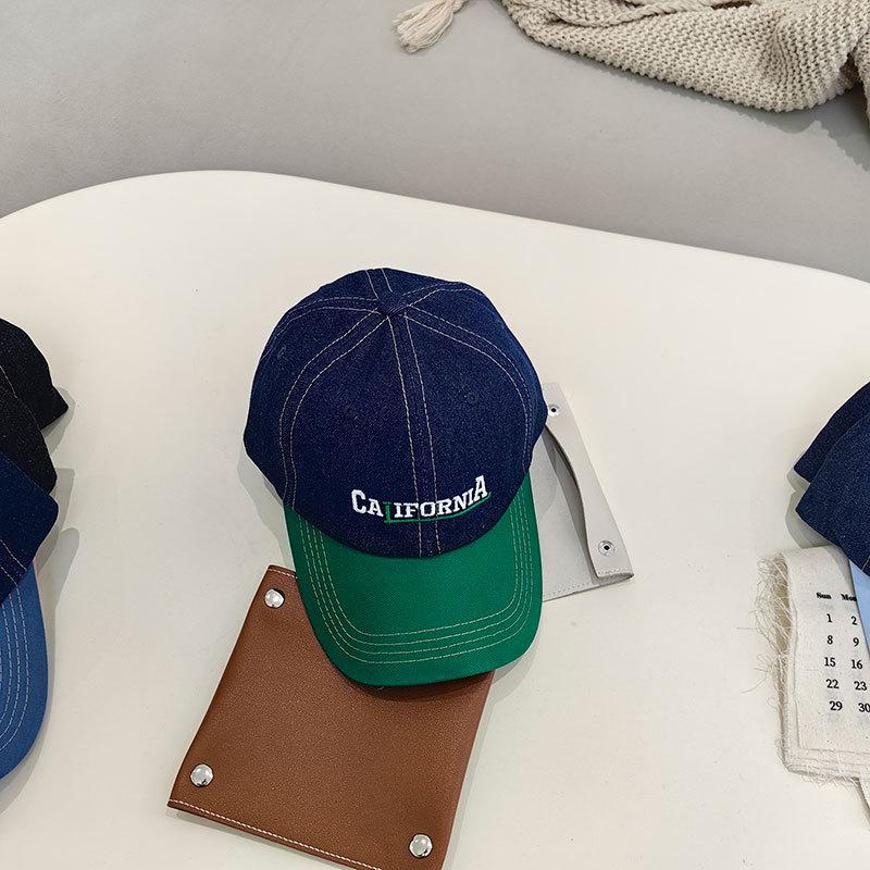 

Корейская версия модной повседневной универсальной бейсбольной кепки с цветными буквами для женщин, весенняя кепка для путешествий с козырьком от солнца, Тондэмун, Корея M（56-58cm） зелёный