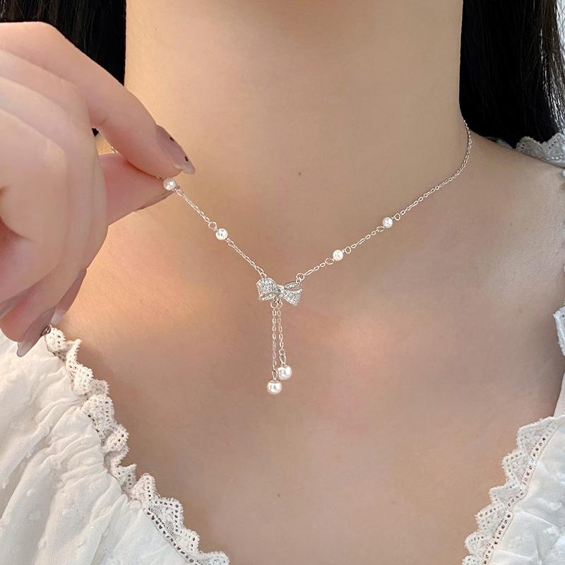 Collier de perles de luxe léger avec nœud papillon pour la conception des minorités féminines, chaîne de clavicule élégante et élégante