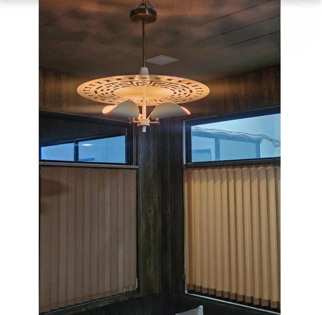 Lámpara de araña Sputnik personalizada Iluminación de techo con disco blanco estilo Moderno de mediados de siglo Lámpara colgante retro hecha a mano Luminaria de decoración única para el hogar Regalo