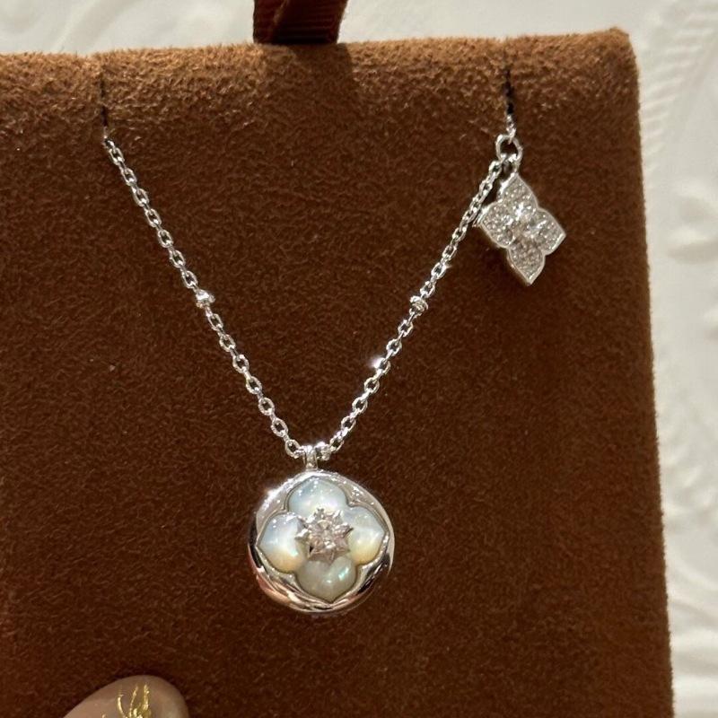 Retro Chinese Style Full Of Diamonds, White Fritillary Four-Leaf Flower Pendant, Necklace, Bracelet, Exquisite High-End Set