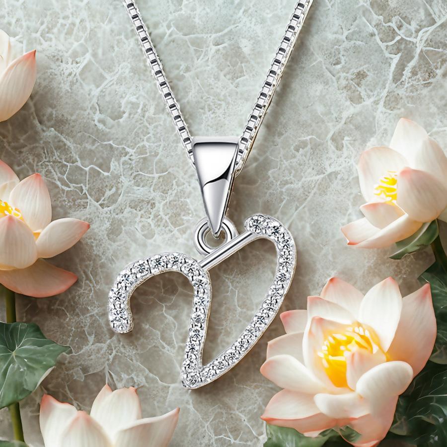 Bezauberndes Alphabet Elegantes Anhänger Anfangsbuchstabe V Schlichte Exquisite Liebesherz Halskette Mode DIY