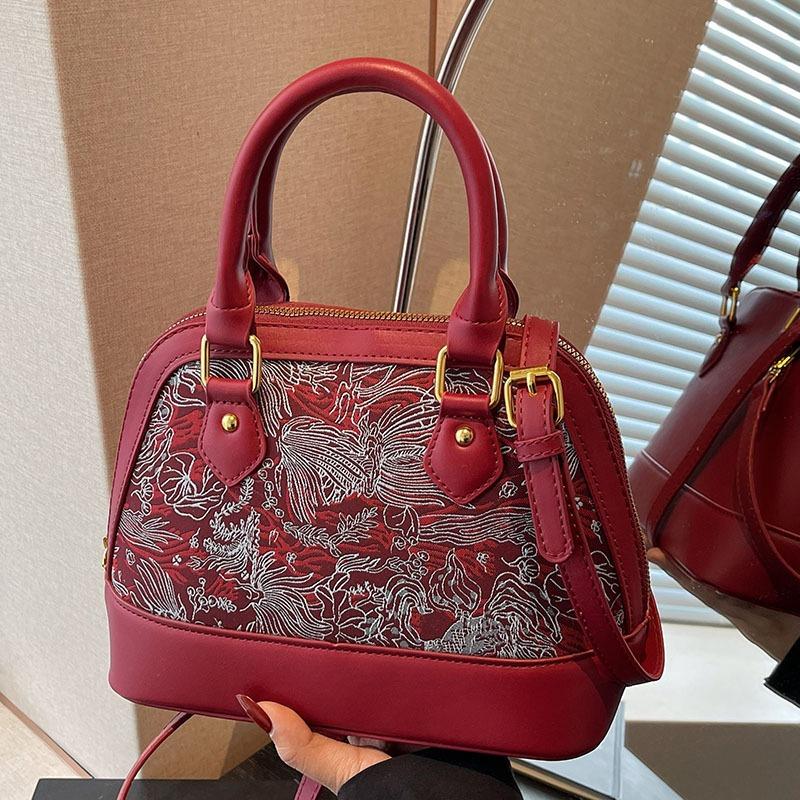 Casual simple commuter bag fashionable portable shell bag women's autumn new embroidered shoulder messenger bag