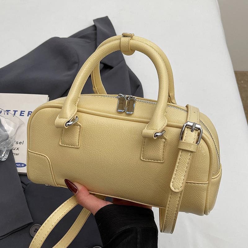 2025 Spring New Korean Version Simple Portable Bowling Bag Women's Versatile Foreign Style Commuter Premium Sense Messenger Bag