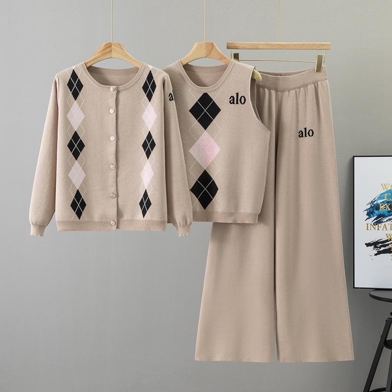 

Women s Spring/Autumn Casual Suit: Diamond Pattern Wide-Leg Trousers, Knitwear Jacket & Vest 3-Piece Set One Size хаки
