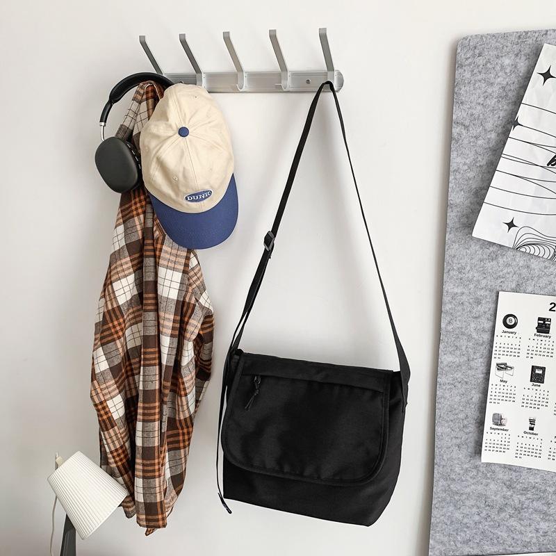 Fashion new couple messenger bag daily leisure sports nylon bag men's shoulder bag trendy simple messenger bag