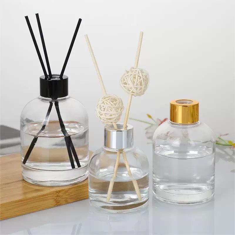 Creative Home Decor Aromatherapy Glass Bottle with Rattan Diffuser Sticks, 200ml.