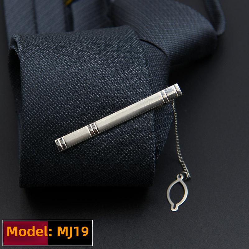 Silberne Krawattenklammer für Herren – formelles, schlichtes, professionelles Accessoire