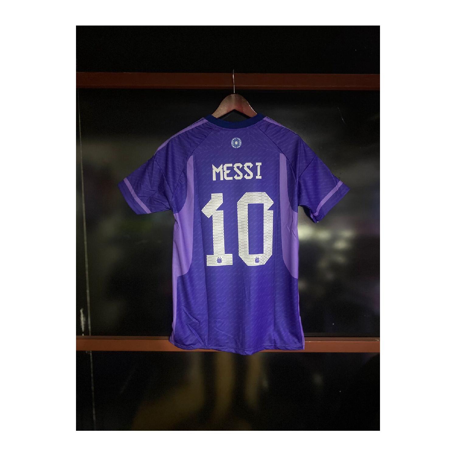 

Месси на выезде, футболка сборной Аргентины