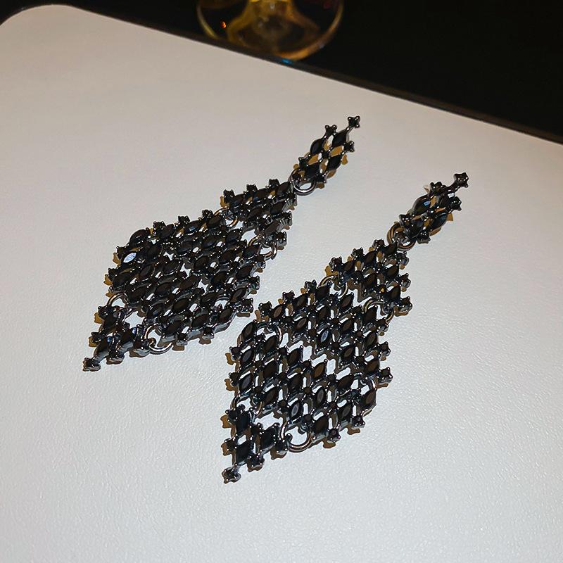 Exaggerated diamond-set rhombus black earrings Heavy Industry high-end earrings Fashion light luxury temperament earrings Women