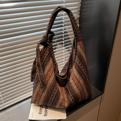 A Fashionable and Casual Women's Bag with A Large Capacity for Underarm Carrying and Crossbody Shoulder