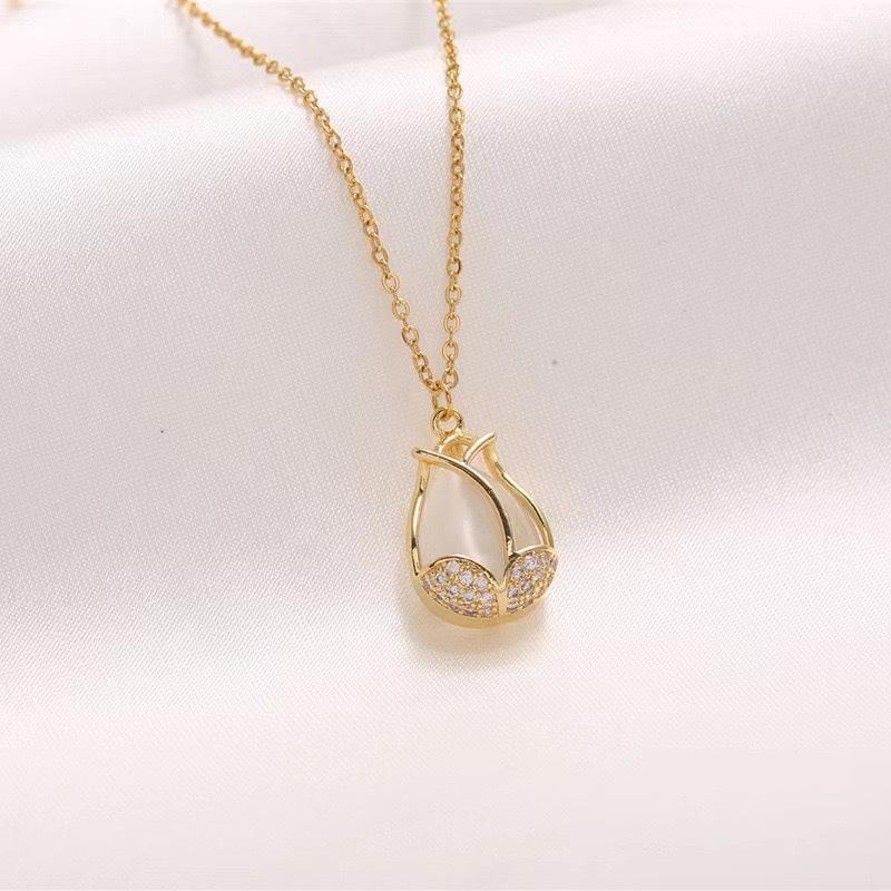 

Tulip Necklace Opal Pendant Women s ins Light Luxury Niche Simple Versatile Elegant Personality Clavicle Chain