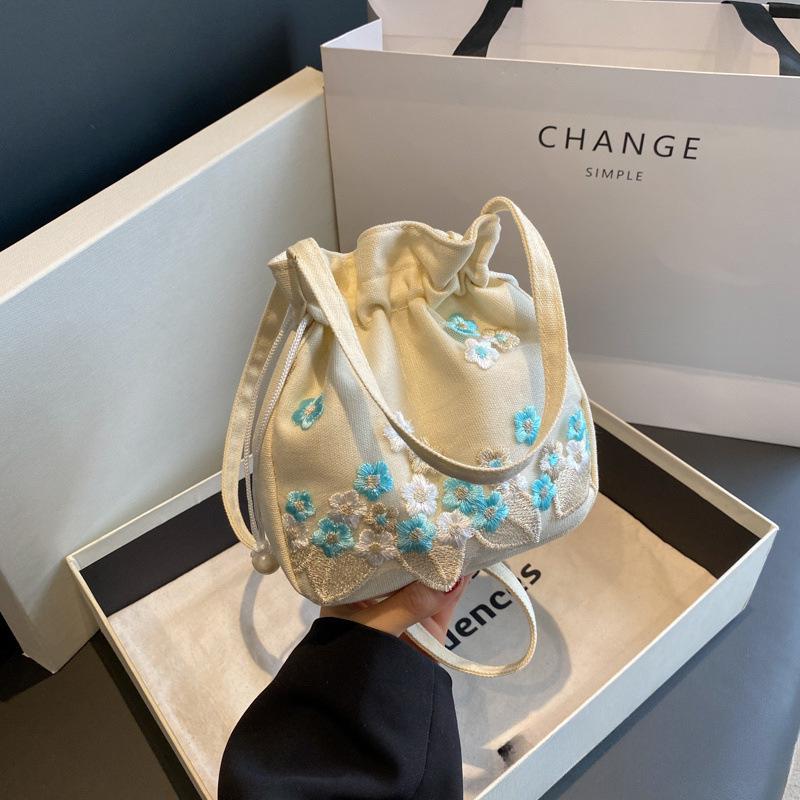 Haftowana torba typu koszyk w stylu chińskim Hanfu: Ręcznie robiona torba crossbody z koronką