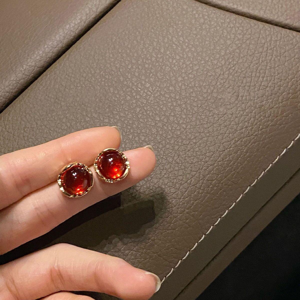 

Christmas Berries Japanese and Korean Elegant Simple Transparent Gemstones Suitable Earrings White Ear Clips No Ear Piercings Autumn and Winter