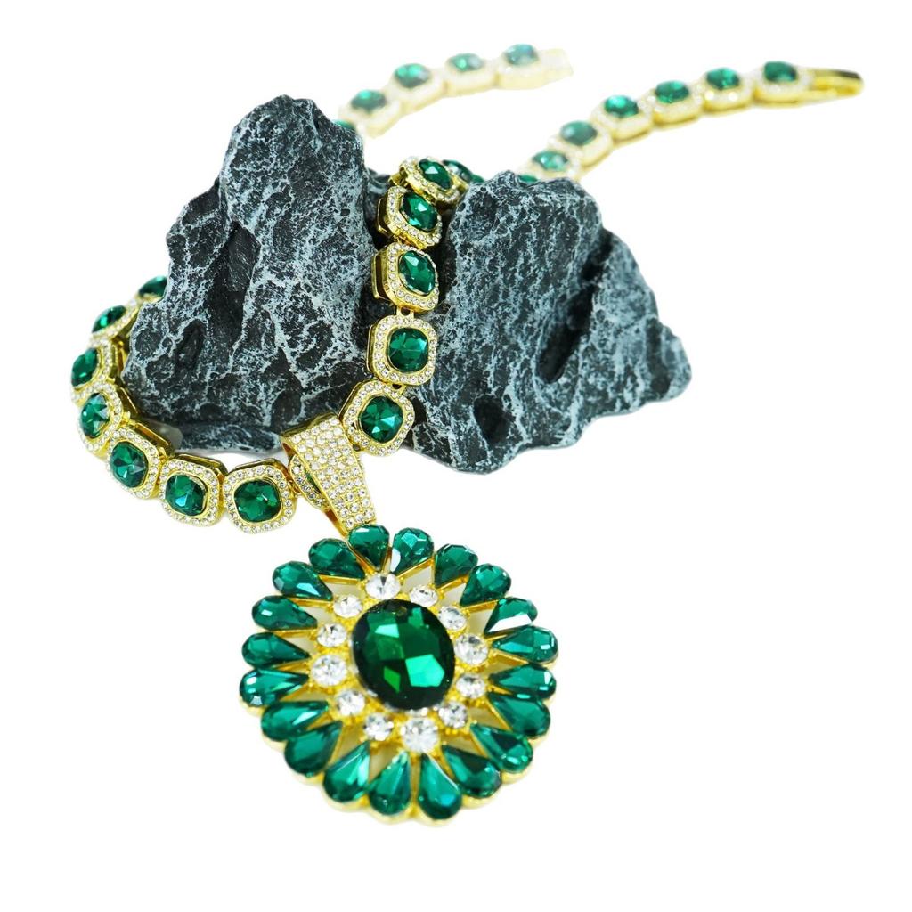 Water Drop Colored Diamond Pendant, Women's Collarbone Chain, Fashion Heavy Industry Light Luxury Designer Colored Necklace