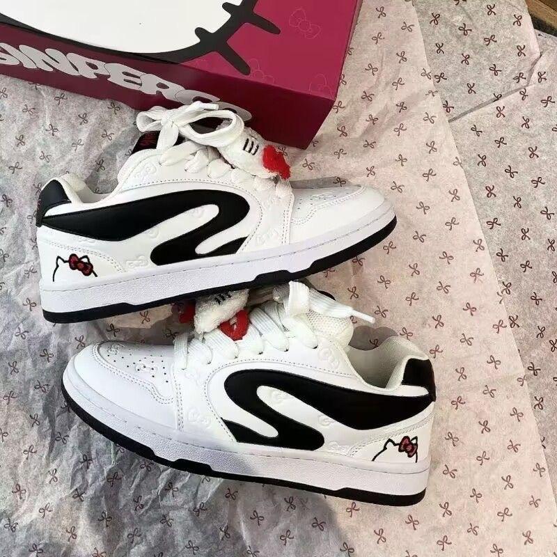 2025 New Retro Bread Shoes Women's Versatile Color Matching White Design Skateboard Shoes Classic High-value Casual Shoes Tide