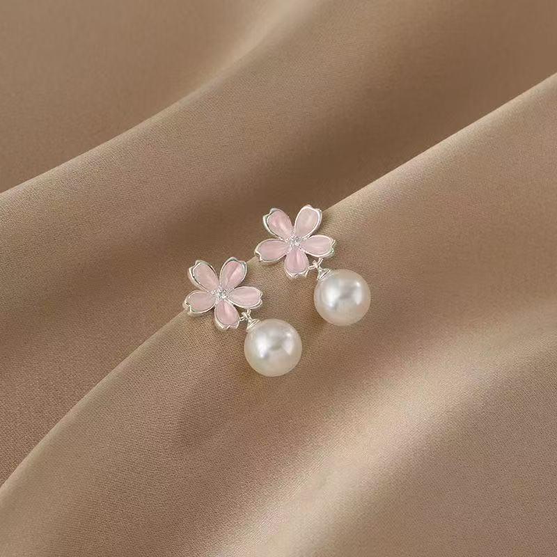 Sakura Pink Pearl Stud Earrings: Fresh, Luxurious, Versatile Fashion Accessories