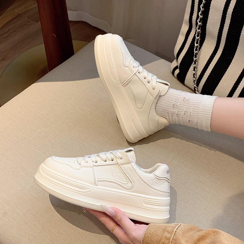 Korean version of little white shoes women's board shoes in the autumn of 2025 new round head thick sole heightening low-top casual shoes women's s