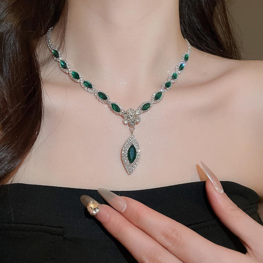 Luxe Rhinestone Flower Tassel Earrings and Necklace Set for Women – High-End Clavicle Chain Accessory