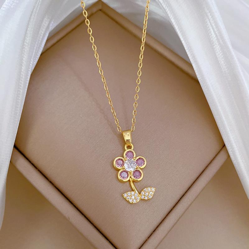 Leaf Five-Petaled Flower Light Luxury Temperament Gorgeous Full Diamond Necklace Female Versatile Collarbone Chain Titanium Steel Chain