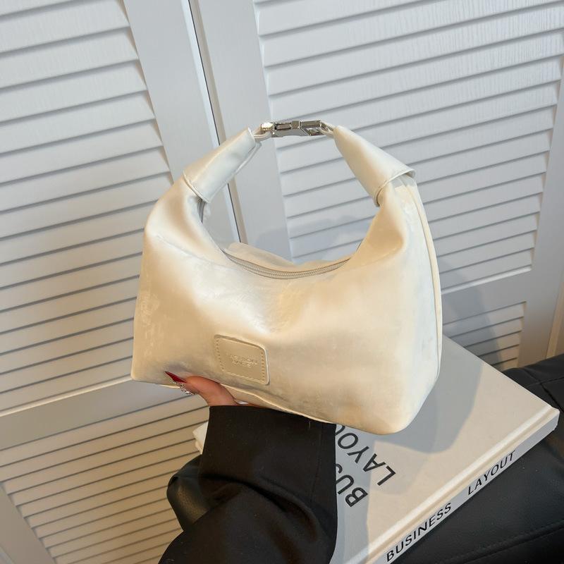 

Однотонный популярный осенне-зимний новый модный трендовый дамский клатч с плиссировкой в виде пельменя для ношения в руке, на плече, через плечо, под мышкой белый