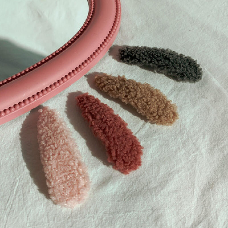 Wool Poggle Snap Triangle Side Hair Fur Hairpin pink