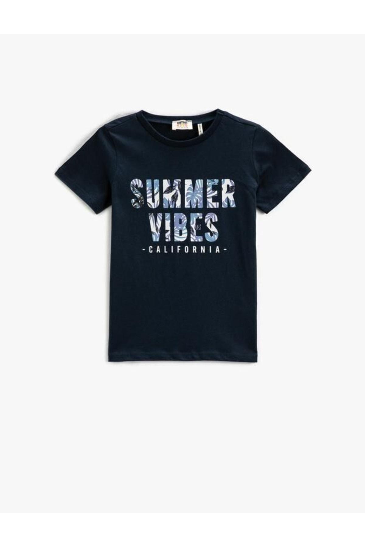 

Футболка - Темно-синяя - Классический крой..