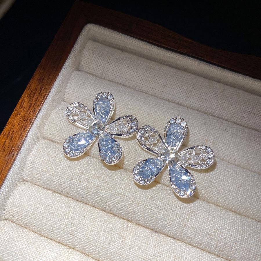 Silver Needle Diamond Glass Flower Stud Earrings Personalized Design Sense Simple Fashion Earrings Light Luxury Premium Earrings