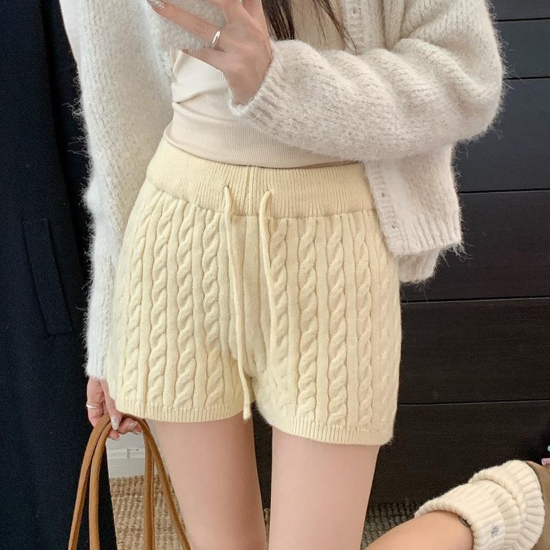 

Women s Retro Japanese & Korean Style Cable Knit Bootcut Shorts - Autumn Slimming, Versatile, Wide Leg with Elastic Waist. One Size