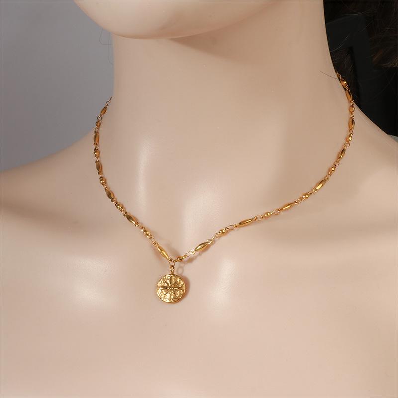 Romantic Versatile Necklace Three-dimensional Relief Collarbone Chain Demon Eyes Square Pendant