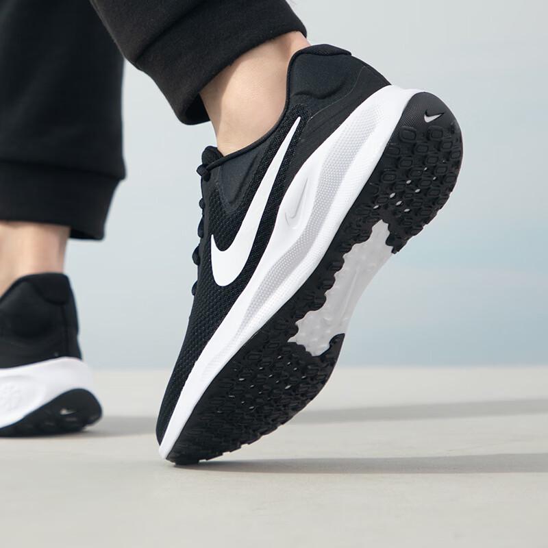 Nike Men's FB2207-001 Seasonal Running Shoes