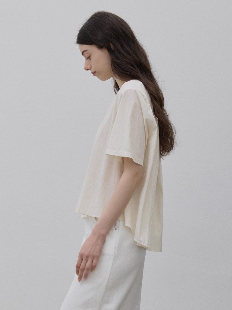 LE STUDIO Back Point Round Blouse Cream