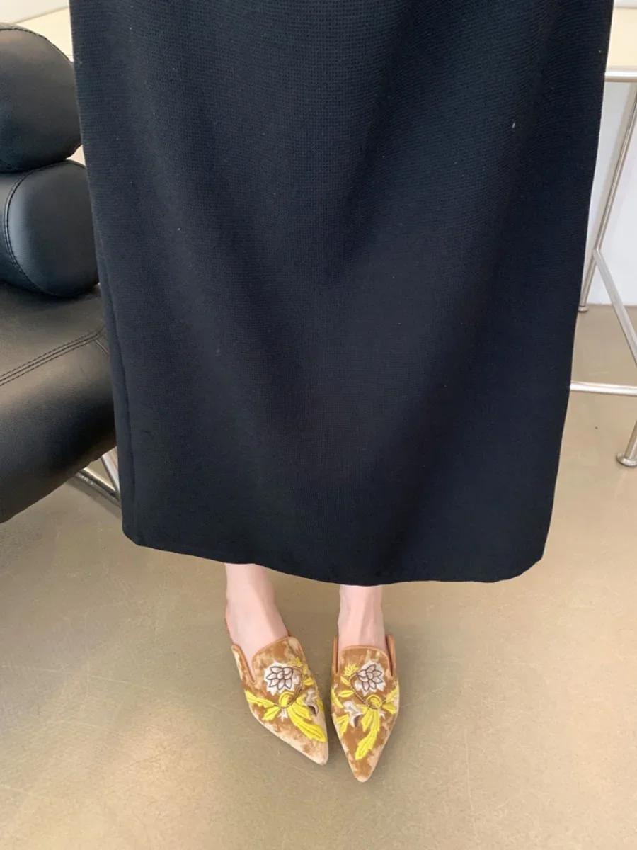 

Полуботинки женские тапочки шлепанцы закрытые носки лоферы 2024 остроносые плоские микрофибровые скандалы римские копыта каблуки резиновые женские туфли 41 коричневый