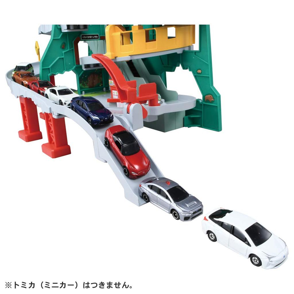 TAKARA TOMY Mini-Auto „Go Through the Mountain Stream“ – Spielzeugauto für Jungen ab 3 Jahren – Erfüllt die Spielzeug-Sicherheitsstandards – ST-Mark-Zertifizierung – TOMICA TAKARA