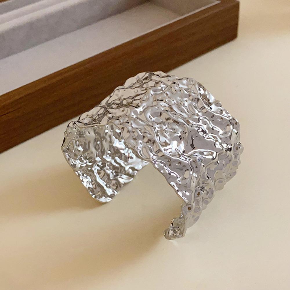 European and American Simple Bracelets, Arm Rings, Niche Cold Wind Temperament Bracelets, High-end Sense and Versatile Jewelry.