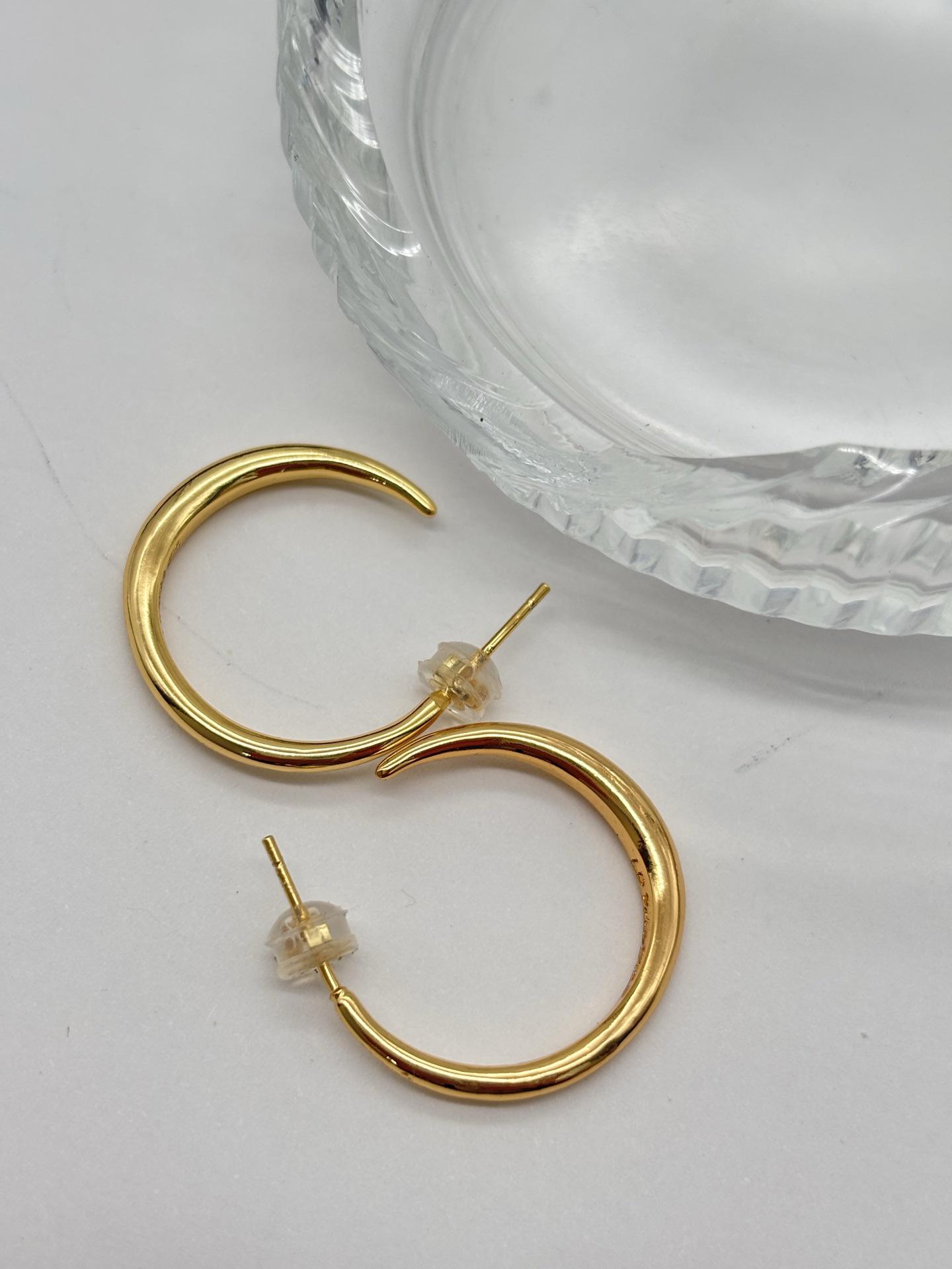 Rose Gold Minimalist Earrings - Chic, Versatile, and Elegant Jewelry for Women