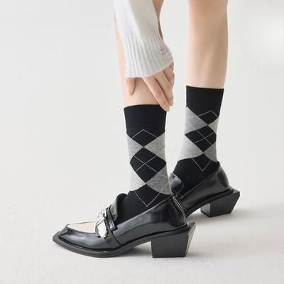 Damen Frühling und Sommer Retro Rautenmuster Knochenlose College Wind Tube Baumwollsocken