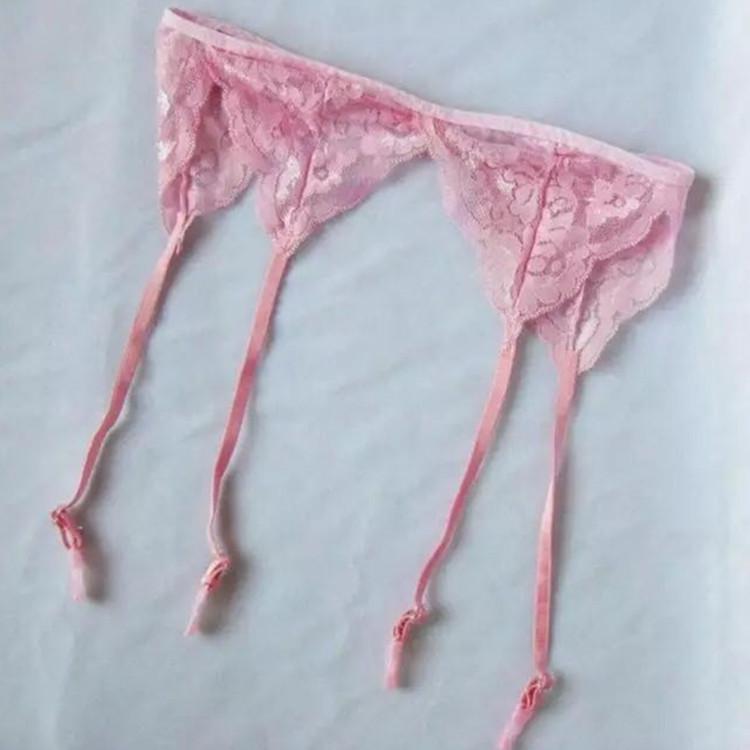 Elegantní krajkový podvazkový pás a punčochy - Všestranný a svůdný partner pro každou příležitost