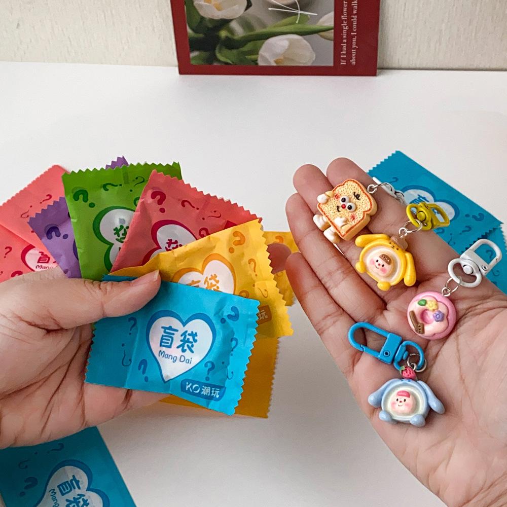 Přívěsek na klíče naslepo Malý dárek Školní taška Roztomilá taška Řetízek na mobilní telefon Dárek Prémiová pryskyřice Klíčenka na batoh