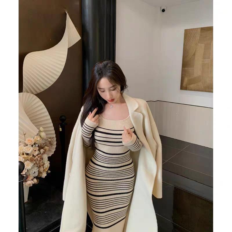 Striped Knitted Dress for Women In Autumn and Winter, Square Collar, Slim and Thin, Hip-wrapped Bottom, Long-sleeved Knee-length Dress